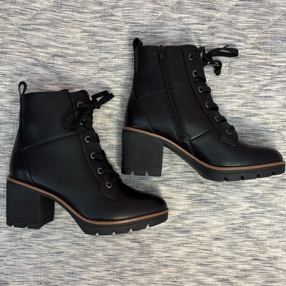 NWOT SOUL Naturalizer Myfave Lace Up Booties In Black Sz 8 | Black Ankle Boots -